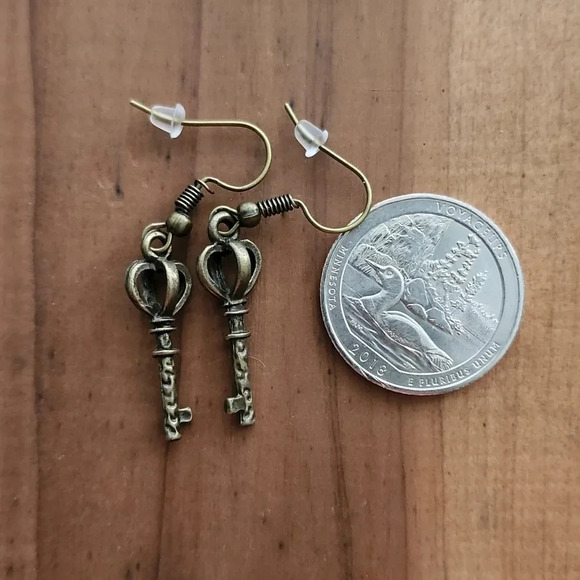 Vintage Key Earrings - Picture 1 of 1